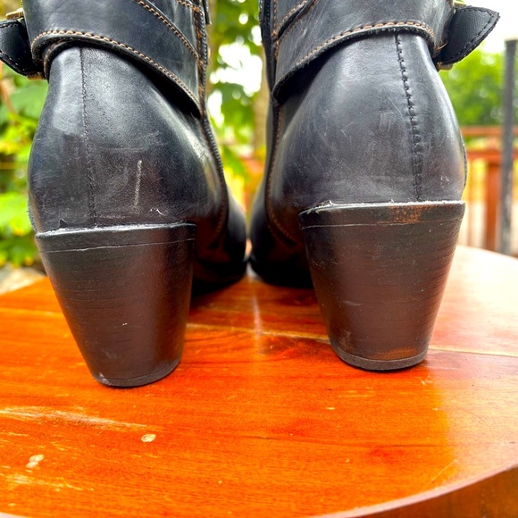 BOC size 8.5 Black Leather Ankle Boots with Buckle Strap and Block Heel - Picture 5 of 9